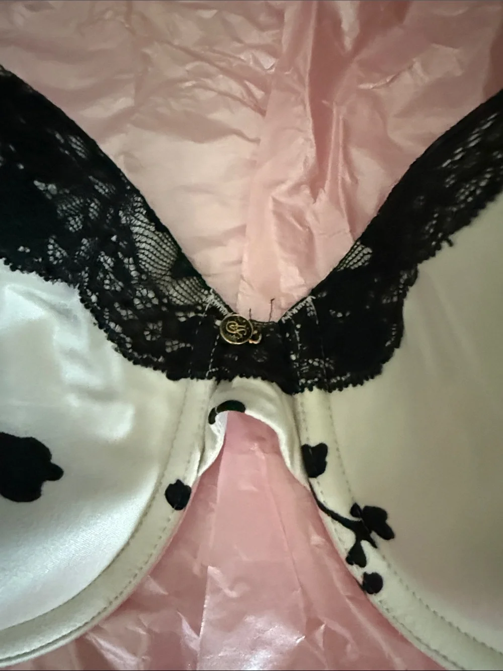 Victoria’s Secret Black and White Floral Lace Trim Bra 36C - Picture 3 of 6